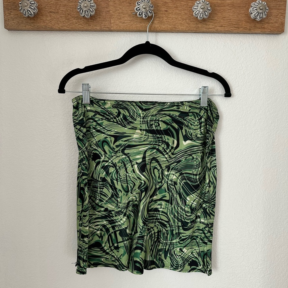 Top shop silky mini skirt- worn once - size large